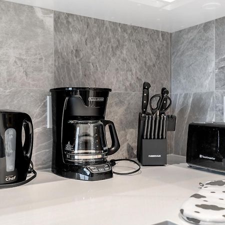Modern Comfort At Ubc: 1Br Condo Near Campus Vancouver Eksteriør billede